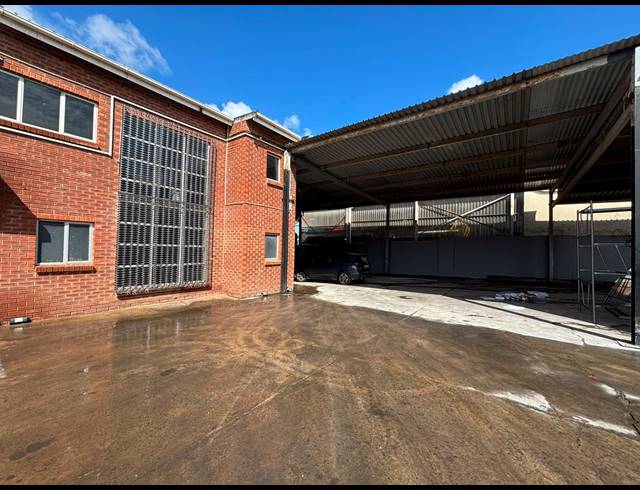2,250M² WAREHOUSE TO LET IN PHOENIX INDUSTRIAL